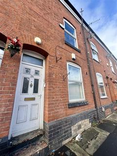 5 bed property, in Highfield Road, £299,950