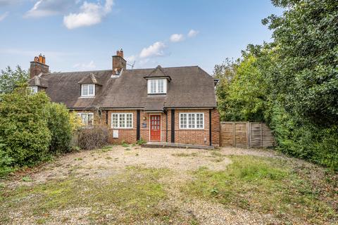 2 bed property, in Northcourt Avenue, £360,000