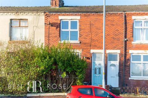 2 bed property, in Leyland Road, £110,000
