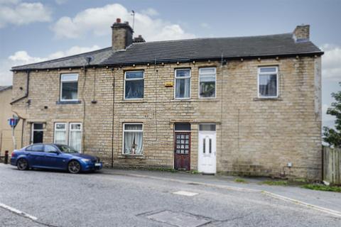 3 bed property, in Vicarage Road, £120,000