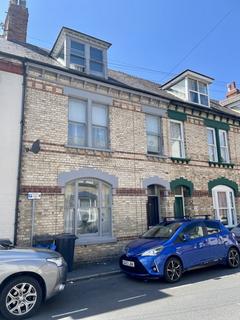 4 bed property, in Summerland Street, £300,000