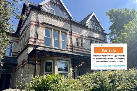 Land, in Bear Street, £575,000