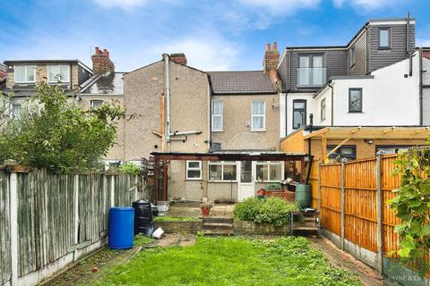 4 bed property, in Balfour Road, £550,000