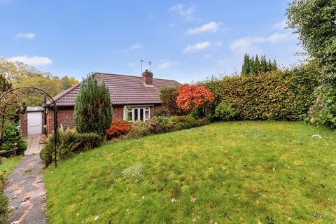 2 bed property, in Virginia Water, £565,000