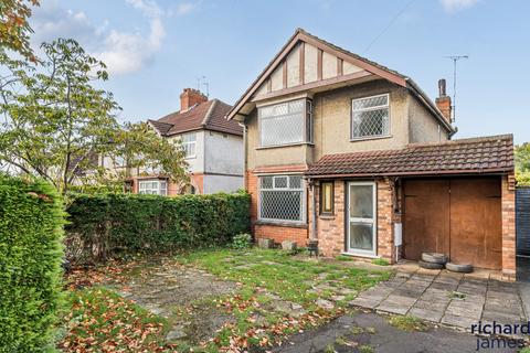 3 bed property, in Whitworth Road, £290,000