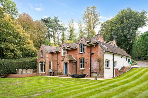 4 bed property, in Rasehill Close, £1,750,000