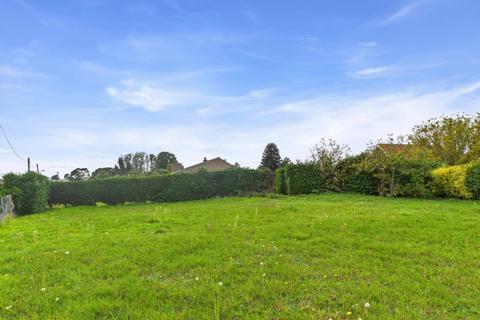 2 bed property, in Mill Lane, £120,000