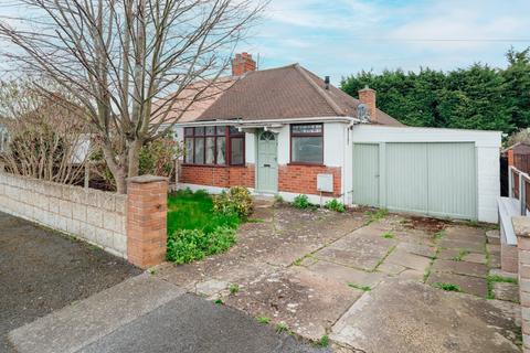2 bed property, in Worcester WR3, £225,000
