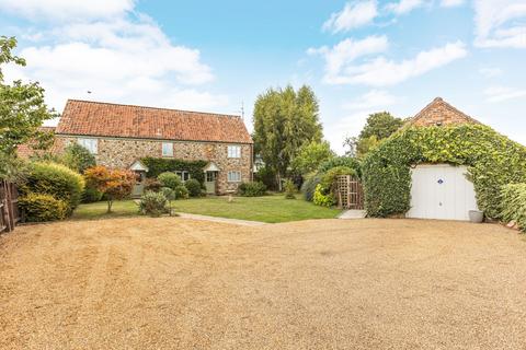 5 bed property, in Chain Free in Gayton, £600,000