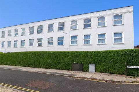 2 bed property, in Greenford Road, £280,000