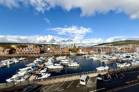 2 bed property, in Ambassador House, £169,950