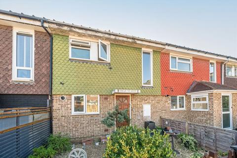 3 bed property, in Hobill Walk, £410,000