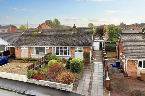 2 bed property, in Meadow Way, £220,000