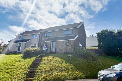 3 bed property, in Falcon Drive, £242,500