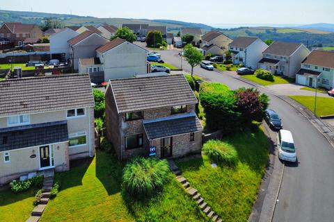 3 bed property, in Falcon Drive, £242,500