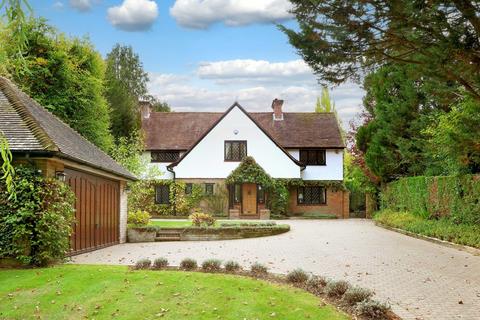 5 bed property, in Village Way, £1,995,000