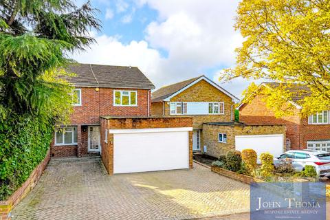 4 bed property, in Lyndhurst Rise, £1,000,000