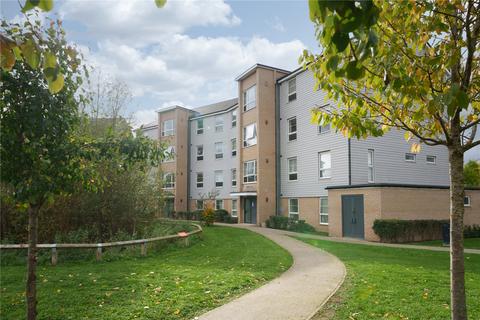 2 bed property, in Chertsey, £300,000