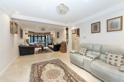 3 bed property, in Beechcroft Avenue, £995,000