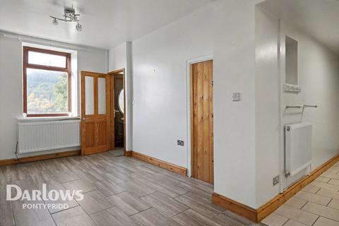 3 bed property, in Aelybryn, £150,000