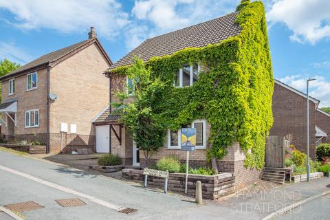 3 bed property, in Lindford Drive, £270,000