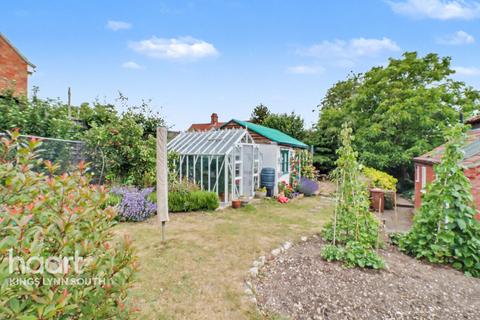 3 bed property, in Ringstead Road, £435,000