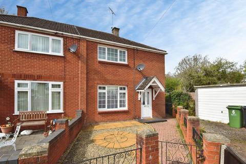 2 bed property, in 8 Oxford Close, £169,000