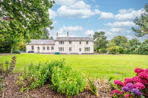 5 bed property, in Llwyn Du, £925,000