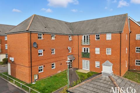 2 bed property, in Rawlyn Close, £215,000