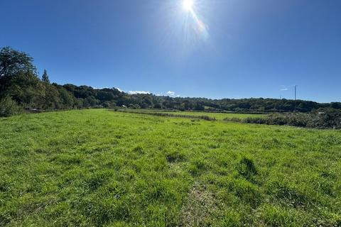 Land, in Approx 8.94 acres of land on East and West of Caerleon Road, £85,000