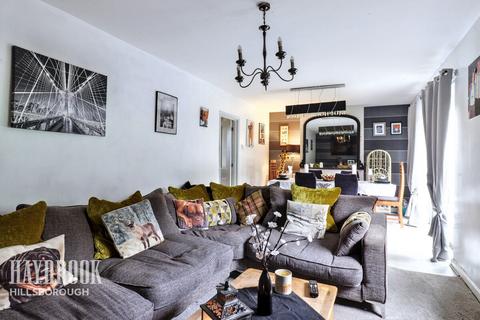 5 bed property, in Armitage Road, £180,000