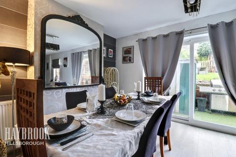 5 bed property, in Armitage Road, £190,000