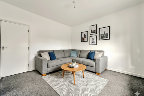 1 bed property, in Denbigh Road, £185,000