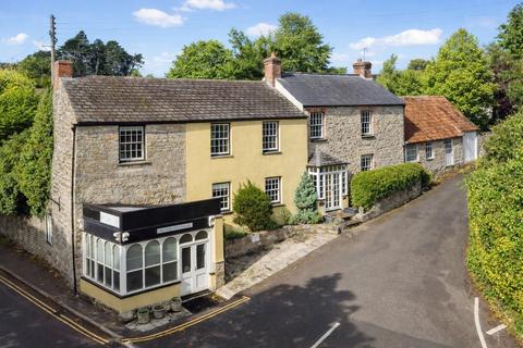4 bed property, in High Street, £725,000