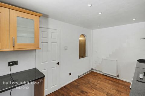 2 bed property, in Wroxeter Way, £175,000