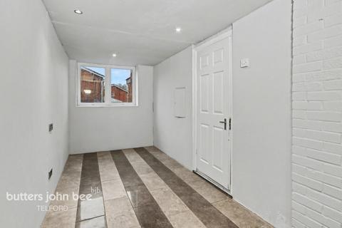 2 bed property, in Wroxeter Way, £175,000