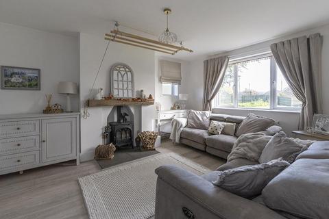 3 bed property, in Limerick Close, £425,000