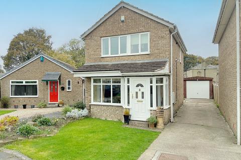 3 bed property, in Bourbon Close, £250,000