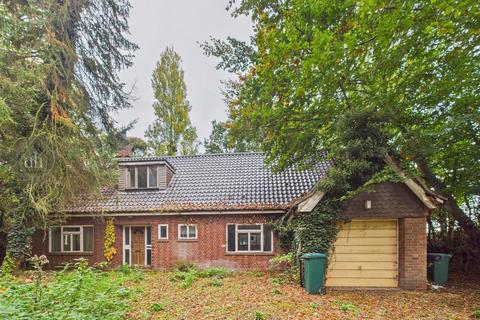3 bed property, in Common Road, £300,000