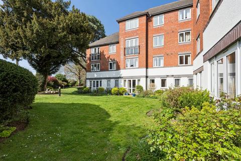 1 bed property, in Maples Court, £150,000