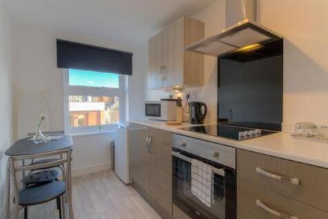 7 bed property, in Apsley Road, £350,000