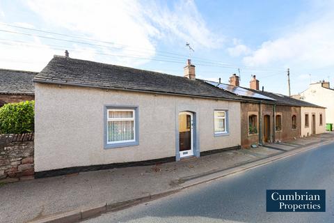 2 bed property, in The Bungalows, £175,000