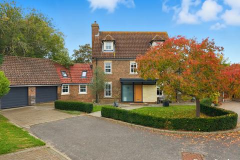 5 bed property, in Cambridge Close, £1,250,000