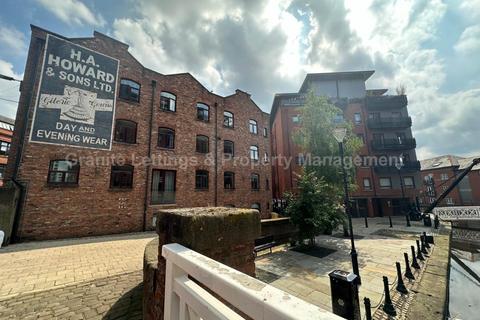 2 bed property, in Whittles Croft, £140,000