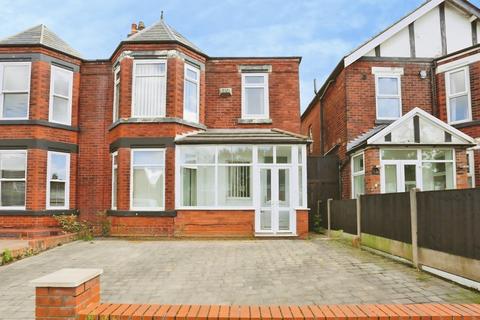 3 bed property, in Manchester Road, £320,000