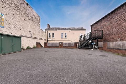 5 bed property, in Flat 1-3 Hill Street, £200,000