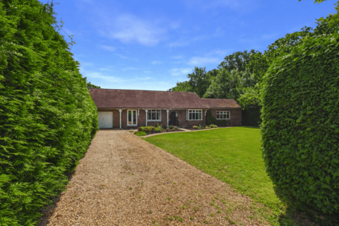 4 bed property, in Southampton Road, £560,000