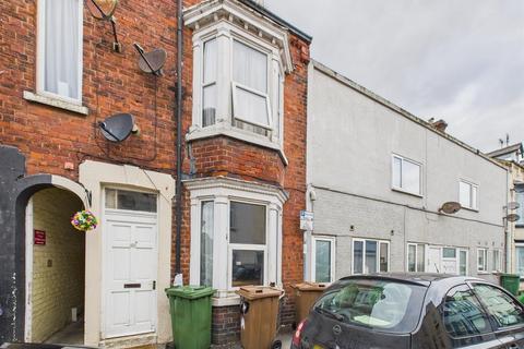 3 bed property, in North Street, £100,000