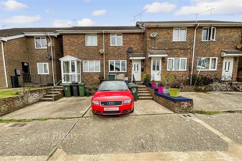 2 bed property, in Stainers Close, £180,000