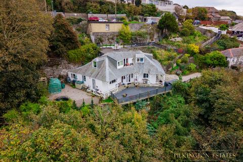 4 bed property, in Pendrim Road, £700,000